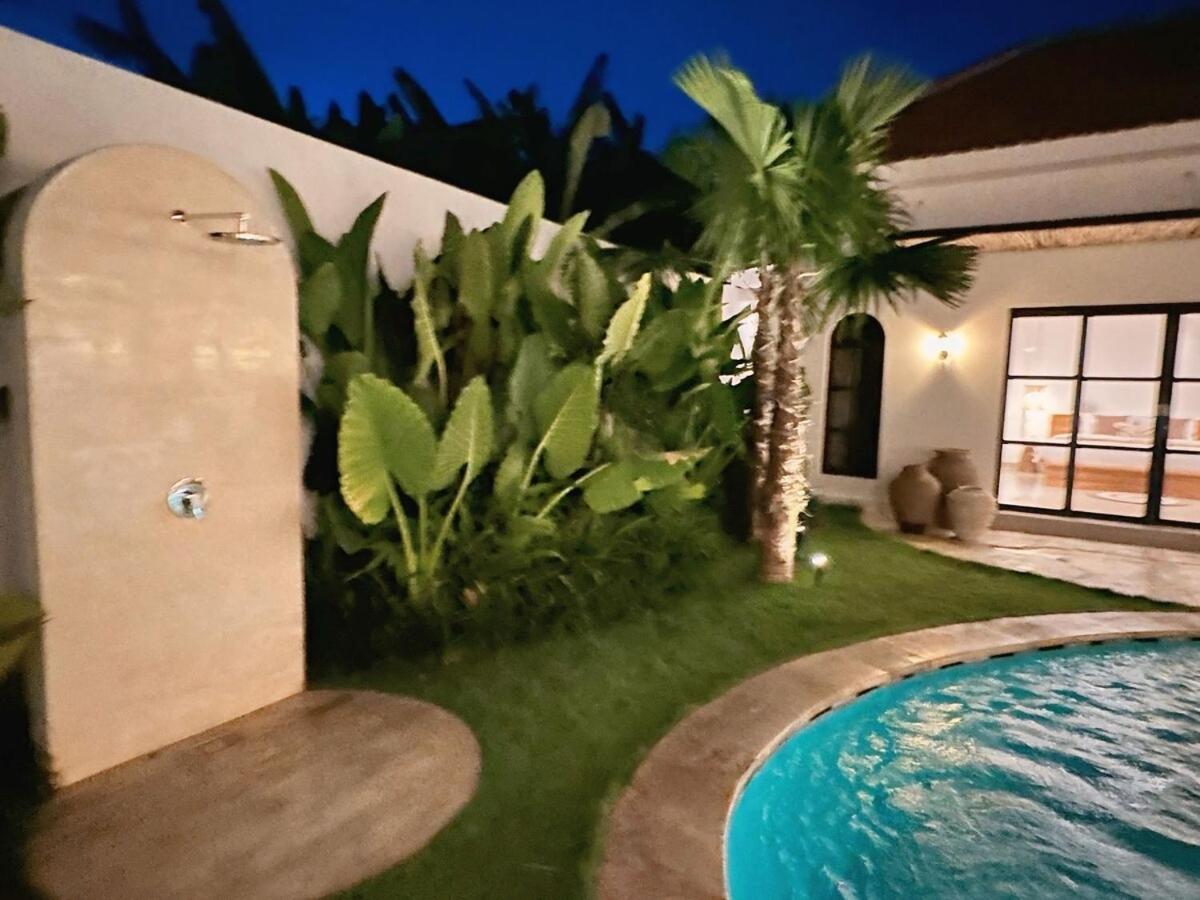 Amerta Villa Seminyak Exterior photo